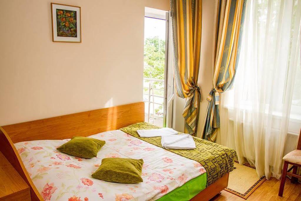 Iris Hotel